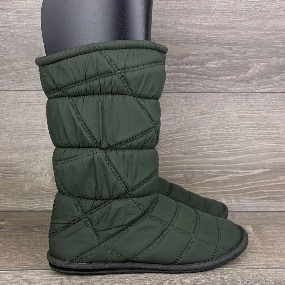 L.L. Bean Women's Sz 10M Quilted Green Warm Insulated Pull On Winter Snow Boots